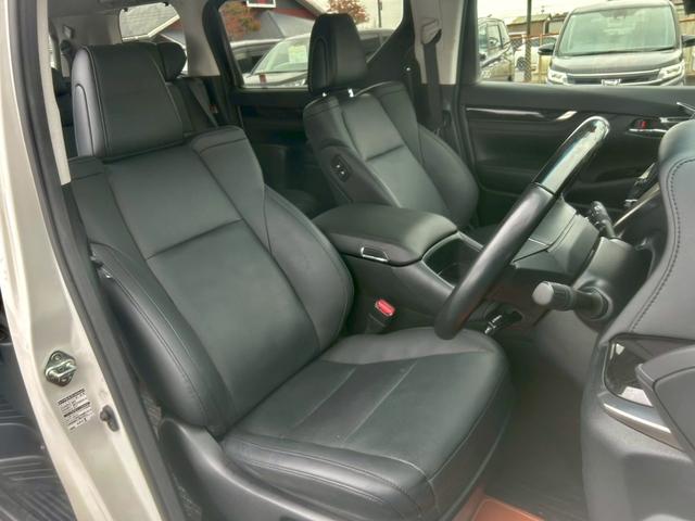 アルファード ２．５Ｓ　Ｃパッケージ　７人乗り　車検２年　エグゼクティブパワーシート　黒革調エアーシート　シートヒーター　ハンドルヒーター　デジタルインナーミラー　純正１２．１型フリップダウンモニター　純正９型ナビ　３眼ＬＥＤオートライト（27枚目）