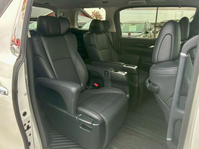 アルファード ２．５Ｓ　Ｃパッケージ　７人乗り　車検２年　エグゼクティブパワーシート　黒革調エアーシート　シートヒーター　ハンドルヒーター　デジタルインナーミラー　純正１２．１型フリップダウンモニター　純正９型ナビ　３眼ＬＥＤオートライト（28枚目）