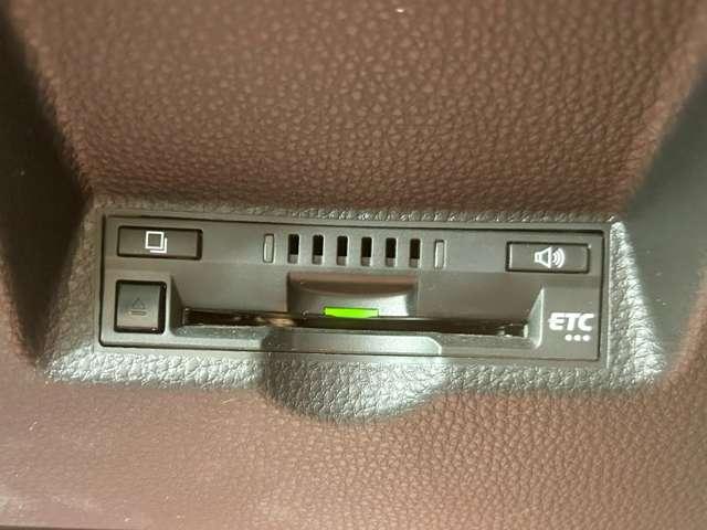 ヤリスクロス ハイブリッドＺ　禁煙車　車検２年　純正８型デイスプレイオーデイオ／フルセグＢｌｕｅｔｏｏｔｈ／バックモニター　ＥＴＣ　パワーシート　シートヒーター　ＬＥＤオートライト　オートハイビーム　レーダークルーズコントロール（3枚目）