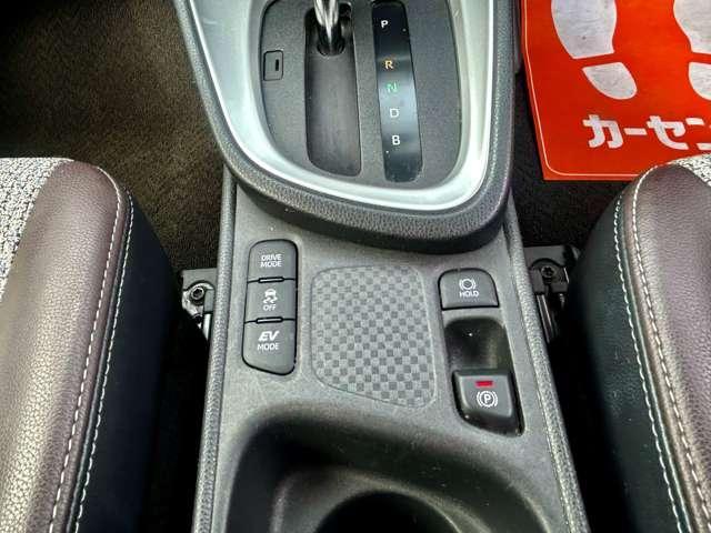 ヤリスクロス ハイブリッドＺ　禁煙車　車検２年　純正８型デイスプレイオーデイオ／フルセグＢｌｕｅｔｏｏｔｈ／バックモニター　ＥＴＣ　パワーシート　シートヒーター　ＬＥＤオートライト　オートハイビーム　レーダークルーズコントロール（12枚目）