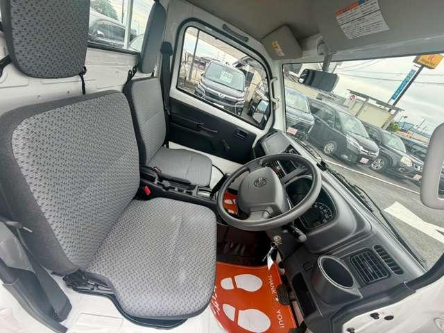 ＤＸ　オートマ車　３方開　エアコン　パワステ　禁煙車　車検２年　新車メーカー保証継承　純正ＥＴＣ　ＡＭ／ＦＭラジオ　荷台ラバーマット　フロアマット　ドアバイザー　オートヘッドライト　ヘッドライトレベライザー（画像17）