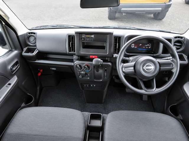 ＤＸ　エマージェンシーブレーキ　届出済み未使用車　衝突被害軽減ブレーキ　パーキングソナー　ＬＥＤオートライト　電動格納ドアミラー　オーバーヘッドコンソールＢＯＸ　キーレス　ＵＶカット／プライバシーガラス（画像3）