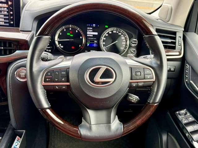 ＬＸ５７０　４ＷＤ　禁煙車　モデリスタエアロ　サンルーフ　本革エアーパワーシート　純正２１インチアルミ　３眼ＬＥＤオートハイビーム　純正１２．３型ナビ　全方位モニター　後席用フリップダウンモニターパワーバックドア（画像9）
