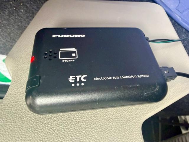 スタイルＧ　リミテッド　ＳＡＩＩＩ　スマートアシスト３　禁煙車　衝突被害軽減ブレーキ　前後誤発進抑制　シートヒーター　全方位モニター　ナビ／地デジＴＶ／ＣＤ録音／Ｂｌｕｅｔｏｏｔｈ／ＳＤ／ＵＳＢ　ＥＴＣ　ＬＥＤオートハイビーム（画像4）