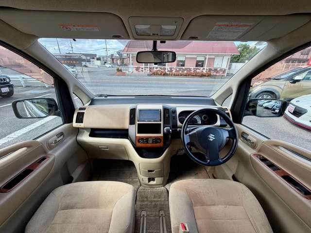 ２．０Ｇ　走行距離５６．８５０キロ　禁煙車　８人乗り　パワースライドドア　ナビ　ＥＴＣ　インテリジェントキー　純正アルミ　電動格納ドアミラー　純正フロアマット／ドアバイザー（画像3）