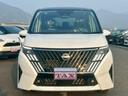 最新の日産フェイスが輝くフロントマスク！ＬＥＤライトが知的な印象を与え、２トーンのルーフが全体をキリッと引き締めている、非常に整ったお顔立ちですね（＾＾♪