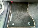 車内を清潔に保てる専用フロアマット付き！足元のお手入れが格段にラクになりますよ（＾－＾）