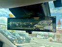 後部座席に人が乗っていても、荷物がいっぱいでも後ろの視界はいつもクリアです★ カメラの映像を映し出すので、大きな車体でも安心して運転できますよ(^^♪