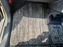 車内を清潔に保てる専用フロアマット付き！足元のお手入れが格段にラクになりますよ（＾－＾）