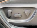運転席は電動シートになっています☆　体格に合わせてシートの位置を細かく調整できるので快適なドライブをお楽しみいただけます♪　長距離ドライブも疲れません☆