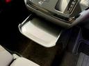 運転席は高さの調整も可能☆ 運転者が代わったりしたときや、シート位置が低かったり高かったりした際に、自分の好きな位置に手動で上げ下げすることが出来ます♪