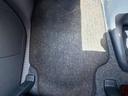 車内を清潔に保てる専用フロアマット付き!足元のお手入れが格段にラクになりますよ(^-^)