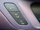 2段階でシートの場所を記憶できるシートメモリー機能です☆ 運転者が代わってもボタン一つで元の位置に戻せます♪