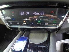 車内の温度を一定に保つことが出来るオートエアコン付きです。　ダイヤルを回すだけで温度、風量などの調整が簡単にできます。 7