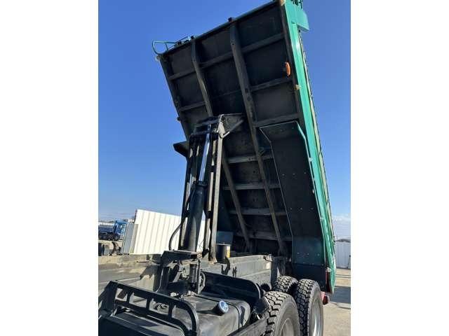 ギガ ベースグレード　１０ｔダンプ　７速ミッション　ＥＴＣ　エアコン　パワステ　パワーウインドウ　キーレス（8枚目）