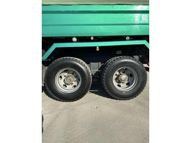 ギガ ベースグレード　１０ｔダンプ　７速ミッション　ＥＴＣ　エアコン　パワステ　パワーウインドウ　キーレス（18枚目）