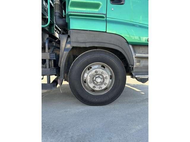 ギガ ベースグレード　１０ｔダンプ　７速ミッション　ＥＴＣ　エアコン　パワステ　パワーウインドウ　キーレス（19枚目）