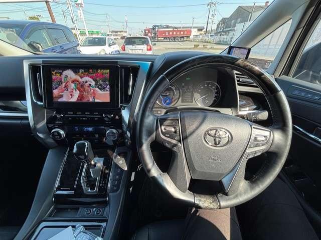 アルファードハイブリッド Ｇ　Ｌパッケージ　ハイブリッド車　ＳＲ　両側電動スライド　ドラレコ　ＬＥＤライト　ＨＤＤナビ　フルセグＴＶ　全方位カメラ　ミュージックプレイヤー接続可　衝突被害軽減ブレーキ　アダプティブクルーズコントロール（8枚目）