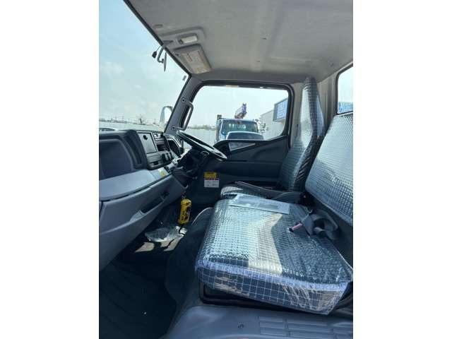 キャンター ベースグレード　バッカン３個付き　３ｔアームロール　ＥＴＣ　エアコン　パワーウインドウ　パワステ（12枚目）