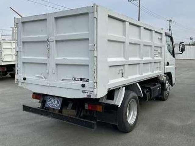 キャンター ダンプ　全低床　ディーゼルターボ　３ｔダンプ　５速ミッション　エアコン　パワステ　パワーウインドウ　キーレス（4枚目）