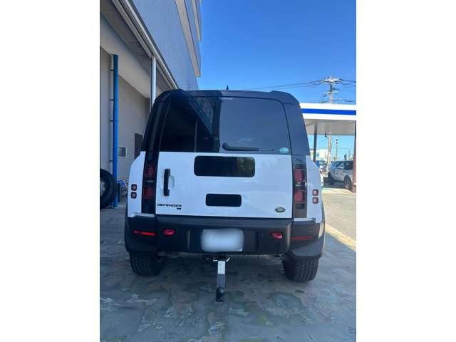 ディフェンダー １１０Ｓ　Ｐ３００　レーンキープ　４ＷＤ　衝突被害軽減ブレーキ　アダプティブクルーズコントロール　ヒルディセントコントロール　ディスプレイオーディオ・全方位カメラ　オートマチックハイビーム　電動シート（3枚目）