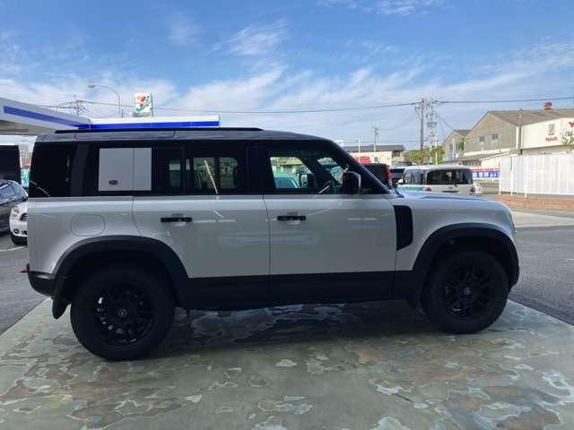 ディフェンダー １１０Ｓ　Ｐ３００　レーンキープ　４ＷＤ　衝突被害軽減ブレーキ　アダプティブクルーズコントロール　ヒルディセントコントロール　ディスプレイオーディオ・全方位カメラ　オートマチックハイビーム　電動シート（5枚目）