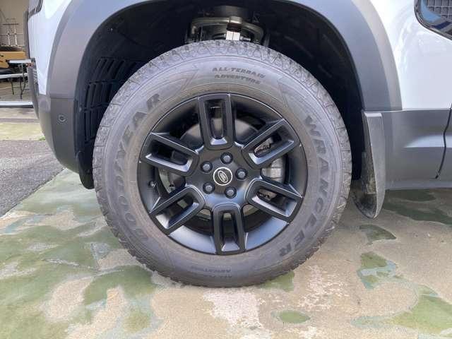 ディフェンダー １１０Ｓ　Ｐ３００　レーンキープ　４ＷＤ　衝突被害軽減ブレーキ　アダプティブクルーズコントロール　ヒルディセントコントロール　ディスプレイオーディオ・全方位カメラ　オートマチックハイビーム　電動シート（10枚目）