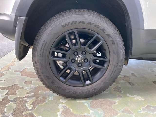 ディフェンダー １１０Ｓ　Ｐ３００　レーンキープ　４ＷＤ　衝突被害軽減ブレーキ　アダプティブクルーズコントロール　ヒルディセントコントロール　ディスプレイオーディオ・全方位カメラ　オートマチックハイビーム　電動シート（12枚目）