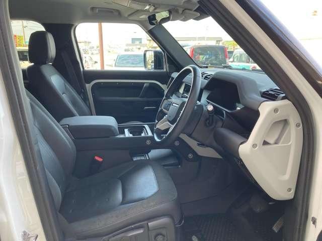 ディフェンダー １１０Ｓ　Ｐ３００　レーンキープ　４ＷＤ　衝突被害軽減ブレーキ　アダプティブクルーズコントロール　ヒルディセントコントロール　ディスプレイオーディオ・全方位カメラ　オートマチックハイビーム　電動シート（14枚目）