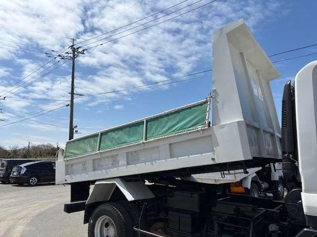 フォワード 　４．０ｔダンプ　エアコン　パワステ　パワーウインドウ　キーレス（6枚目）