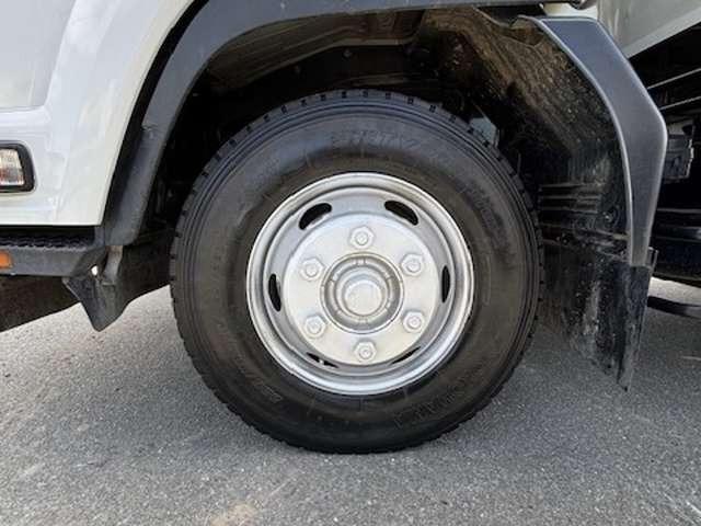 フォワード 　４．０ｔダンプ　エアコン　パワステ　パワーウインドウ　キーレス（10枚目）