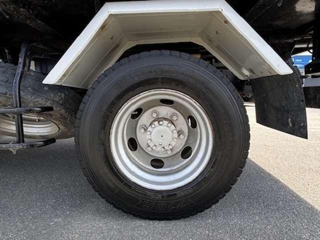 フォワード 　４．０ｔダンプ　エアコン　パワステ　パワーウインドウ　キーレス（13枚目）