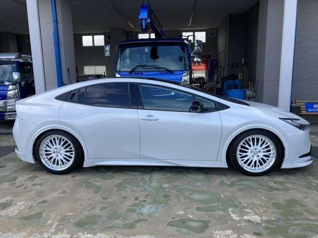 プリウス Ｚ　リアカメラ　Ｂｌｕｅｔｏｏｔｈオーディオ　プリクラッシュ　追従型クルコン　オートライト　レーンアシスト　ＡＣ１００Ｖ電源　オートマチックハイビーム　前席シートヒーター　ＡＣ　ＥＴＣ付（3枚目）