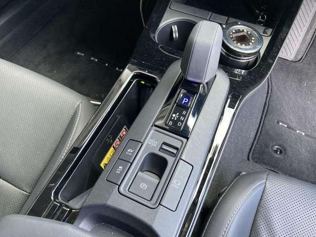 プリウス Ｚ　リアカメラ　Ｂｌｕｅｔｏｏｔｈオーディオ　プリクラッシュ　追従型クルコン　オートライト　レーンアシスト　ＡＣ１００Ｖ電源　オートマチックハイビーム　前席シートヒーター　ＡＣ　ＥＴＣ付（12枚目）