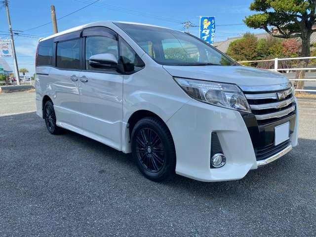 ノア Ｓｉ　横滑り防止機能　三列シート　ＡＡＣ　社外ＡＷ　ウォークスルー　パワーステアリング　キーフリー　デュアルエアバッグ　衝突安全ボディ　エアバッグ　両側スライド片側電動ドア　アイストップ　ＥＴＣ（3枚目）