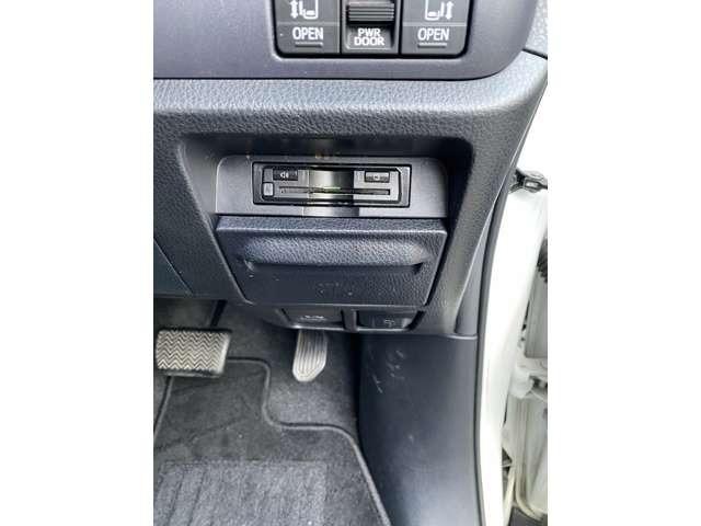 ノア Ｓｉ　横滑り防止機能　三列シート　ＡＡＣ　社外ＡＷ　ウォークスルー　パワーステアリング　キーフリー　デュアルエアバッグ　衝突安全ボディ　エアバッグ　両側スライド片側電動ドア　アイストップ　ＥＴＣ（13枚目）