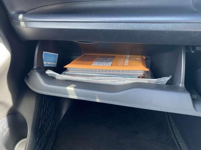 ノア Ｓｉ　横滑り防止機能　三列シート　ＡＡＣ　社外ＡＷ　ウォークスルー　パワーステアリング　キーフリー　デュアルエアバッグ　衝突安全ボディ　エアバッグ　両側スライド片側電動ドア　アイストップ　ＥＴＣ（15枚目）