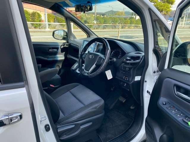 ノア Ｓｉ　横滑り防止機能　三列シート　ＡＡＣ　社外ＡＷ　ウォークスルー　パワーステアリング　キーフリー　デュアルエアバッグ　衝突安全ボディ　エアバッグ　両側スライド片側電動ドア　アイストップ　ＥＴＣ（17枚目）