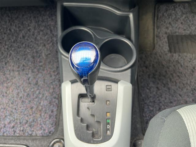 アクア S ETC バックカメラ ナビ アルミホイール スマートキー 電動格納ミラー CVT 衝突安全ボディ ABS ESC Bluetooth エアコン パワーステアリング パワーウィンドウ 運転席エアバッグ(8枚目)