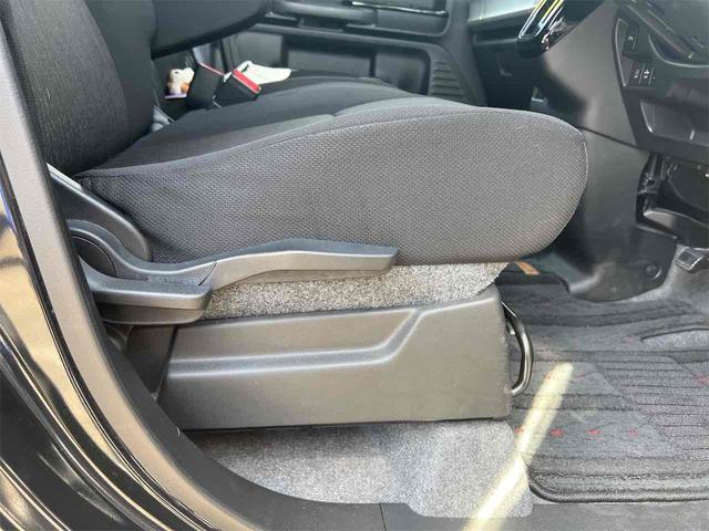 スペーシアカスタム ハイブリッドＧＳ　ＥＴＣ　バックカメラ　両側スライド・片側電動　ナビ　クリアランスソナー　レーンアシスト　衝突被害軽減システム　オートライト　ＬＥＤヘッドランプ　スマートキー　アイドリングストップ　電動格納ミラー（18枚目）