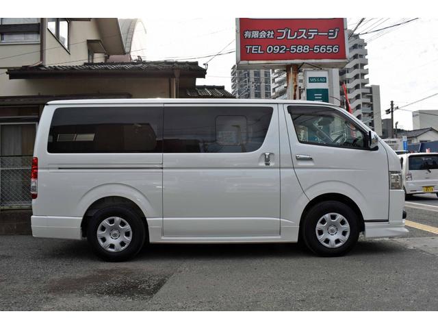 ハイエースバン スーパーＧＬ　ダークプライムＩＩ　５型・ワンオーナー禁煙車・純正ＬＥＤヘッドライト・スマートキー・ナビ・ＴＶ・純正バックモニター内蔵防眩インナーミラー・フルエアロ・ＡＣ１００Ｖ付き（5枚目）