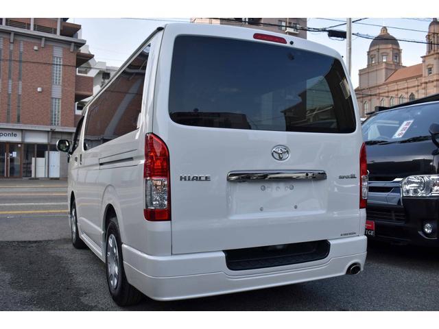 ハイエースバン スーパーＧＬ　ダークプライムＩＩ　５型・ワンオーナー禁煙車・純正ＬＥＤヘッドライト・スマートキー・ナビ・ＴＶ・純正バックモニター内蔵防眩インナーミラー・フルエアロ・ＡＣ１００Ｖ付き（6枚目）
