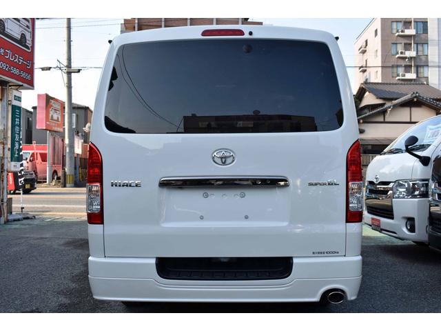 ハイエースバン スーパーＧＬ　ダークプライムＩＩ　５型・ワンオーナー禁煙車・純正ＬＥＤヘッドライト・スマートキー・ナビ・ＴＶ・純正バックモニター内蔵防眩インナーミラー・フルエアロ・ＡＣ１００Ｖ付き（8枚目）