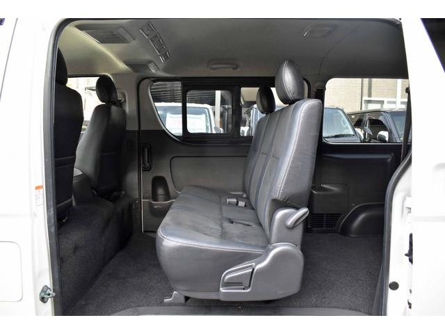 ハイエースバン スーパーＧＬ　ダークプライムＩＩ　５型・ワンオーナー禁煙車・純正ＬＥＤヘッドライト・スマートキー・ナビ・ＴＶ・純正バックモニター内蔵防眩インナーミラー・フルエアロ・ＡＣ１００Ｖ付き（12枚目）