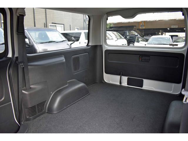 ハイエースバン スーパーＧＬ　ダークプライムＩＩ　５型・ワンオーナー禁煙車・純正ＬＥＤヘッドライト・スマートキー・ナビ・ＴＶ・純正バックモニター内蔵防眩インナーミラー・フルエアロ・ＡＣ１００Ｖ付き（14枚目）