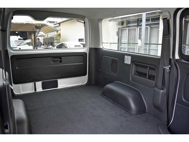 ハイエースバン スーパーＧＬ　ダークプライムＩＩ　５型・ワンオーナー禁煙車・純正ＬＥＤヘッドライト・スマートキー・ナビ・ＴＶ・純正バックモニター内蔵防眩インナーミラー・フルエアロ・ＡＣ１００Ｖ付き（15枚目）