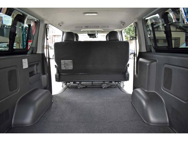 ハイエースバン スーパーＧＬ　ダークプライムＩＩ　５型・ワンオーナー禁煙車・純正ＬＥＤヘッドライト・スマートキー・ナビ・ＴＶ・純正バックモニター内蔵防眩インナーミラー・フルエアロ・ＡＣ１００Ｖ付き（16枚目）