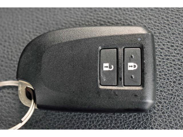 ハイエースバン スーパーＧＬ　ダークプライムＩＩ　５型・ワンオーナー禁煙車・純正ＬＥＤヘッドライト・スマートキー・ナビ・ＴＶ・純正バックモニター内蔵防眩インナーミラー・フルエアロ・ＡＣ１００Ｖ付き（19枚目）