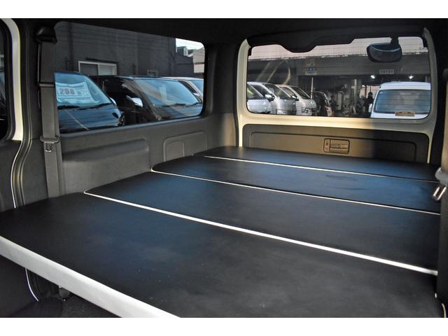 ハイエースバン スーパーＧＬ　ダークプライムＩＩ　６型　３ヵ月３０００ｋｍ保証付き　純正ＬＥＤヘッドライト・スマートキー・ナビ・ＴＶ・社外ベットキット・パワースライドドア付き（14枚目）