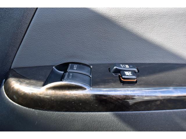 ���ł͓��R�Ǝv����p���[�E�B���h�E�ł����A�n�C�G�[�X�̖񔼐��̎ԗ��ɂ��̑���������܂���B�t���Ă��ē�����O�A�t���ĂȂ��Ă͕s�ւȂ��̑����A���Ђ̎ԗ��͂��ׂď����p���[�E�B���h�E�����ł��B